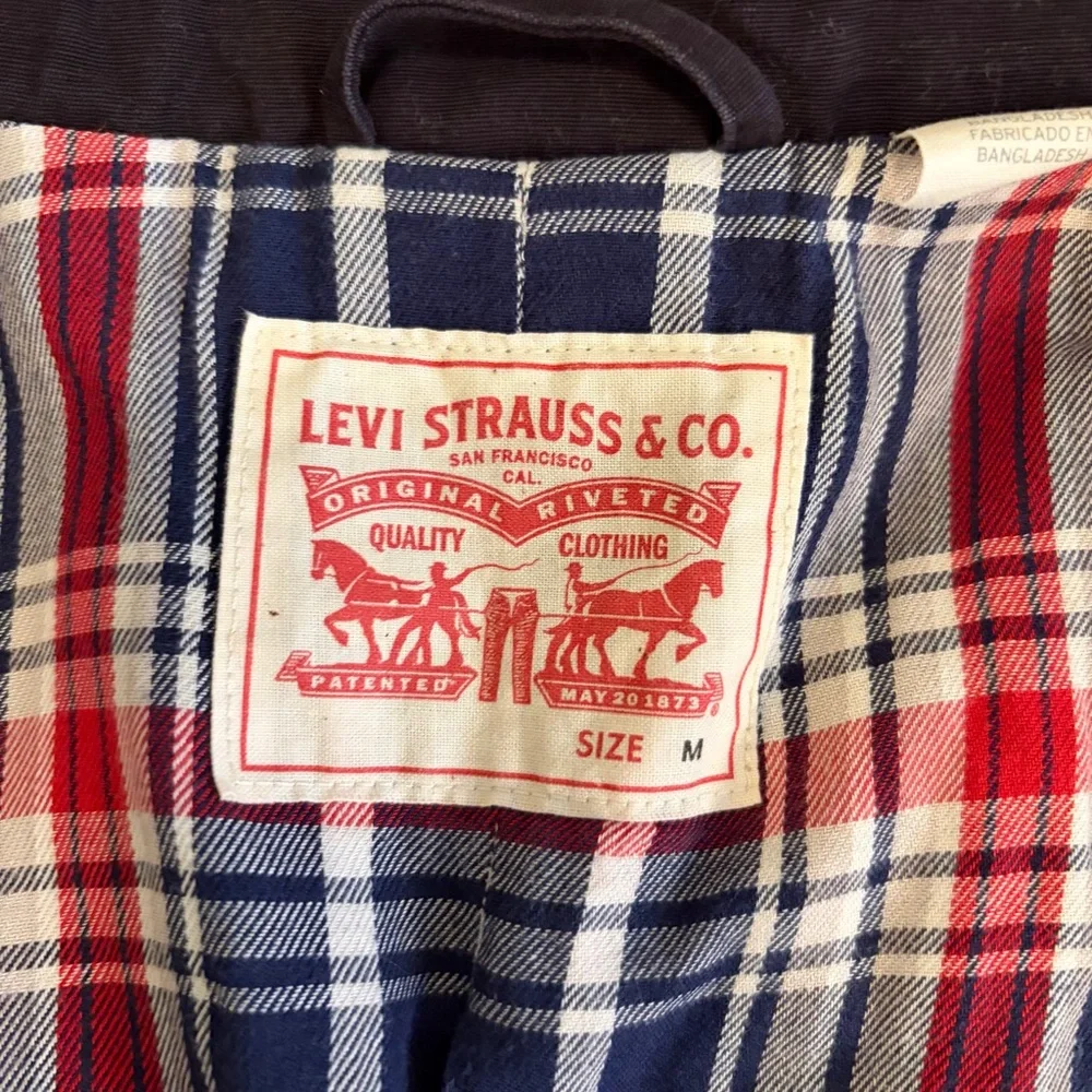 Levi's Vintage black denim jacket. Timeless, versatile, keeps you warm but cool! - Picture 2 of 4